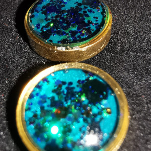 Zielone kolczyki złote kolczyki brokatowe sztyfty żywica