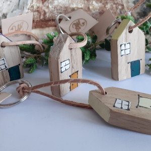 Brelok  zawieszka , domki drewniane, 4szt .