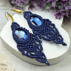 Długie, granatowe kolczyki z kryształami