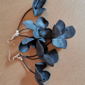 Kolczyki boho lekkie czarne kwiaty