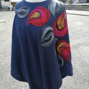 poncho z dzianiny wełnianej granat