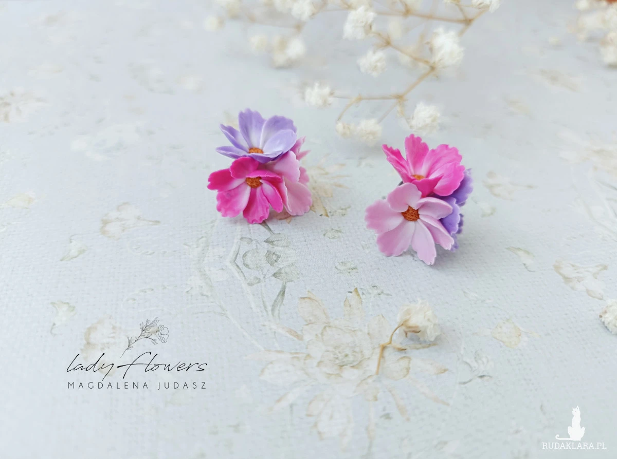 Kolczyki z kwiatami kosmosu