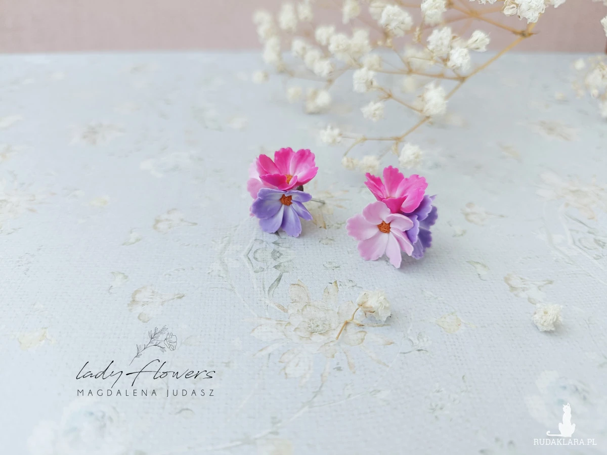 Kolczyki z kwiatami kosmosu