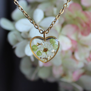 Złota zawieszka złoty wisiorek kwiat naszyjnik żywica z żywicy kwiaty serce serduszko tawuła tawułą