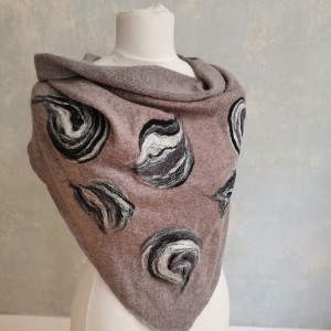 Chusta bezowa aplikacja  merino