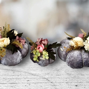 Zestaw trzech dyń materiałowych z kwiatami