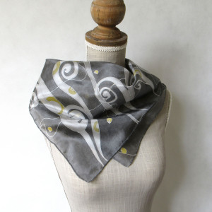 Elegancka apaszka malowana czarno-szara