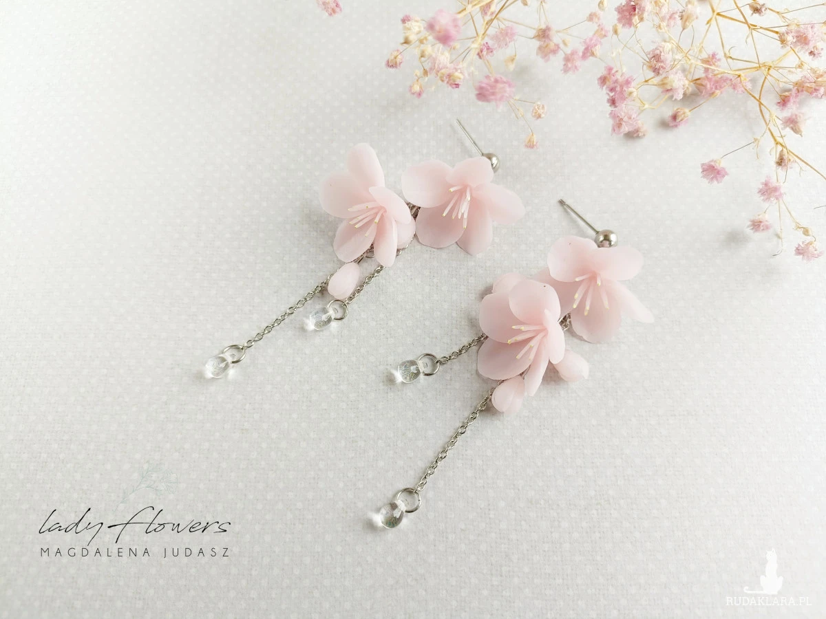 Kolczyki z pastelowymi kwiatami