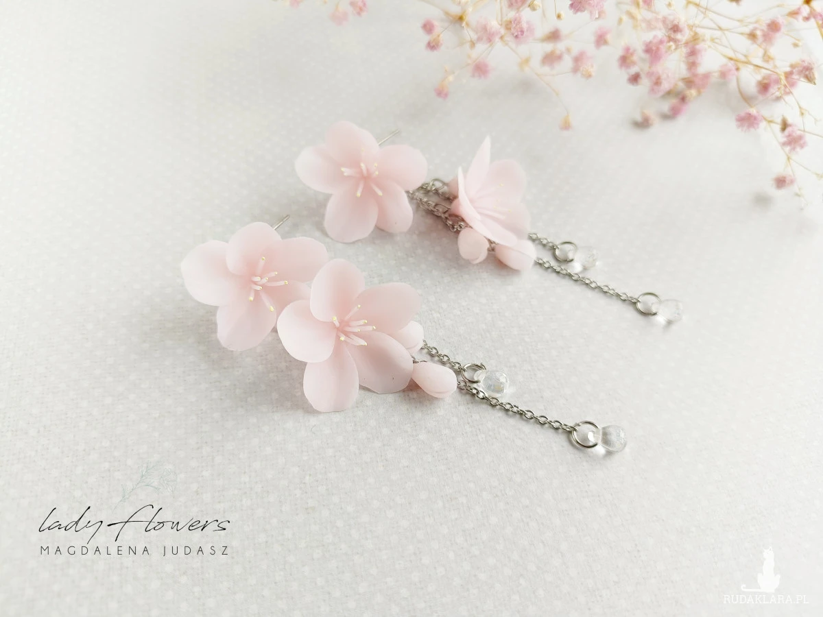 Kolczyki z pastelowymi kwiatami