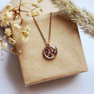 Wisiorek z kwiatami tawuły