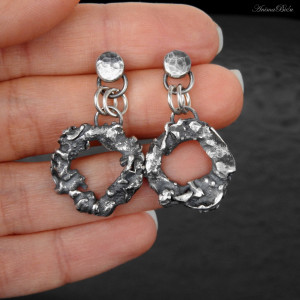 Kolczyki srebrne fakturowane wiszące sztyfty