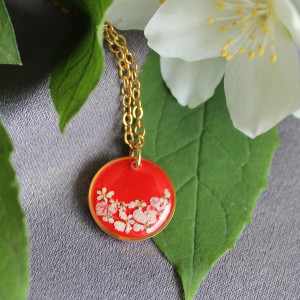 Złota zawieszka złoty wisiorek kwiat naszyjnik żywica z żywicy koralowy czerwony dzika marchew