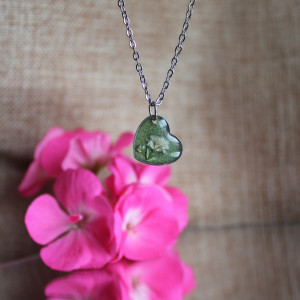 Srebrna zawieszka srebrny wisiorek kwiat naszyjnik żywica z żywicy kwiaty serce serduszko brokatowe zielone