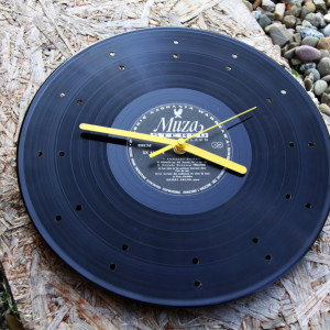 Oryginalny zegar ścienny z płyty winylowej z żółtymi wskazówkami, prawdziwy winyl