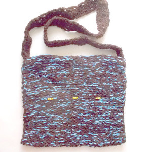 włóczkowa torba na ramię, włóczkowa torebka boho, boho torba z włóczki, lekka torebka z włóczki