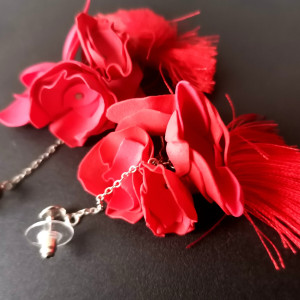 Kolczyki kwiaty czerwone chwosty