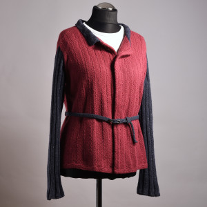 Żakiet JODŁA# wełniany# damski żakiet# żakiet z paskiem# dwukolorowy# czerwień i granat#ciepły żakiet#zrobiony ręcznie# zrobiony na drutach
