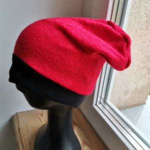 czapka czerwona kolorowa