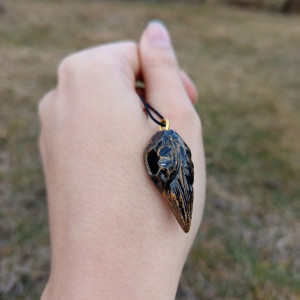 naszyjnik czaszka ptaka recznie rzezbiony, idealny na prezent