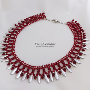 Naszyjnik czerwono-srebrny z Daggerami