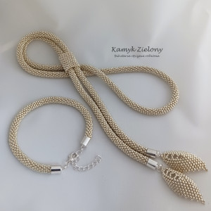 Komplet w srebrnym kolorze - naszyjnik i bransoletka