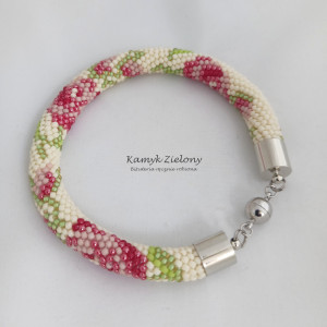 Koralikowa bransoletka w róże
