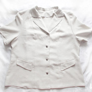 ecru żakiet z krótkim rękawem, jasny żakiecik krótki rękaw, damska bluzeczka żakietowa