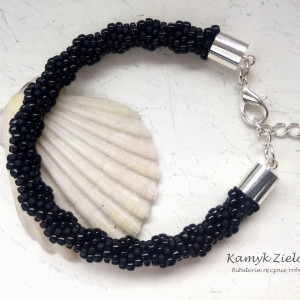Bransoletka z czarnych, matowych i błyszczących koralików