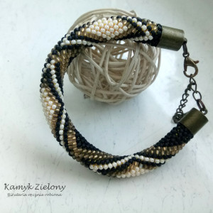 Bransoletka w geometryczne wzory