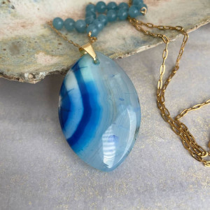 Naszyjnik z prążkowanym agatem na łańcuszku c1158