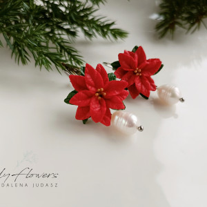 Kolczyki z czerwoną piosencją