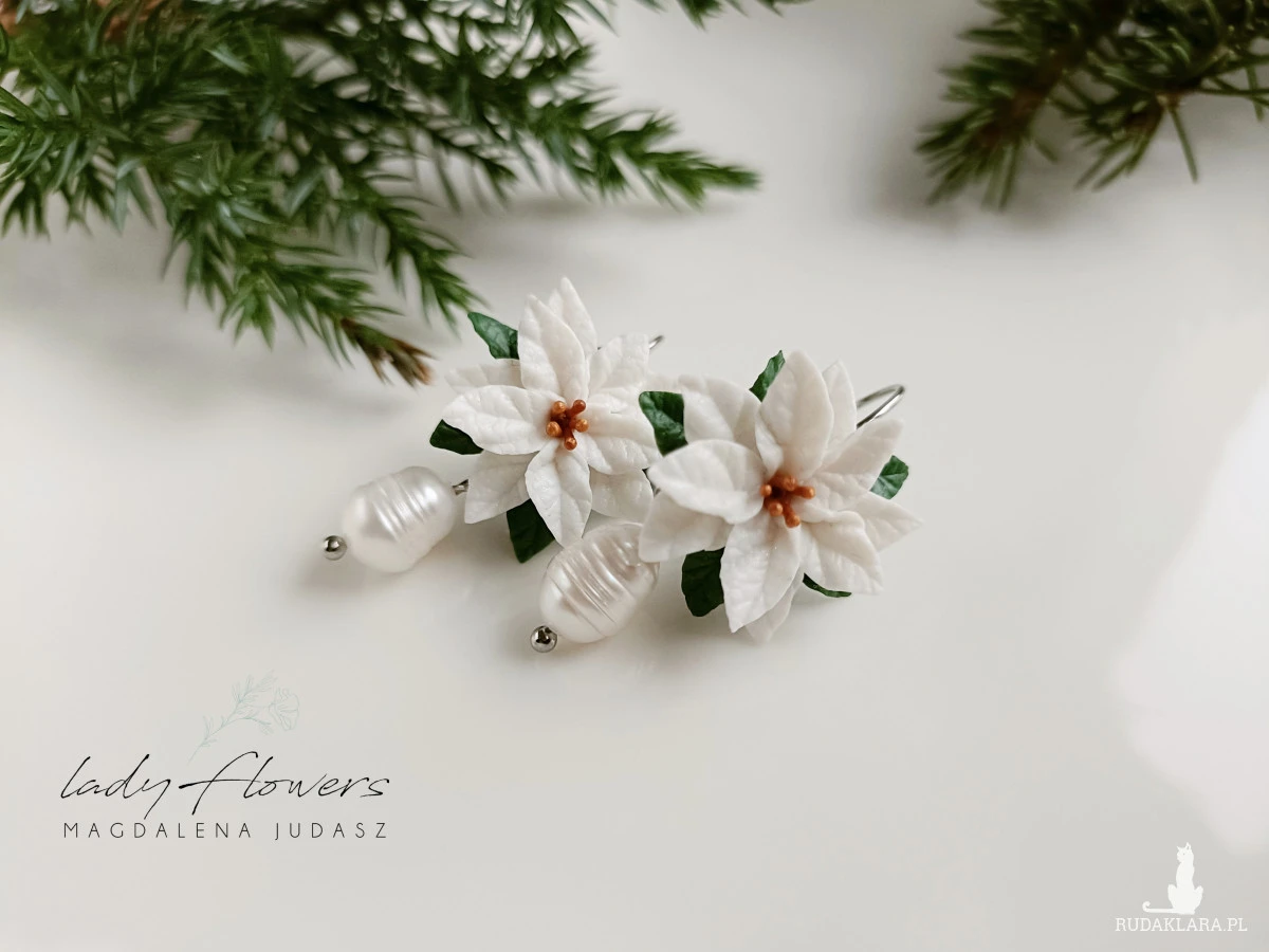 Kolczyki z białą piosencją