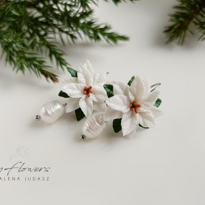 Kolczyki z białą piosencją