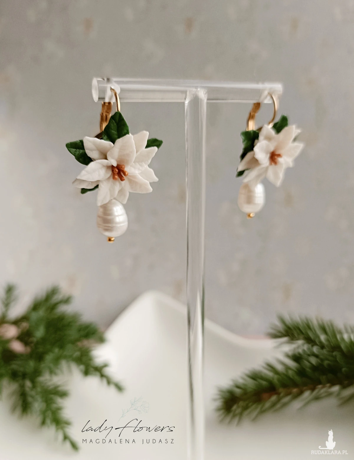 Kolczyki z białą piosencją