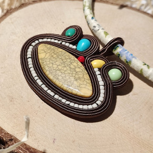 Costa - kolorowy wisiorek sutasz