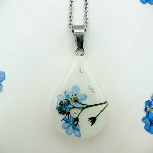 Naszyjnik z suszoną niezapominajką 2,4cm x 1,7 cm, łańcuszek 48 cm, stal szlachetna/nierdzewna