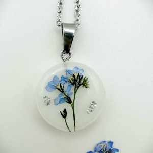 Naszyjnik z suszoną niezapominajką, średnica 1,9 cm łańcuszek 48 cm, stal szlachetna/nierdzewna