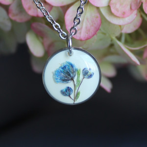 Srebrna zawieszka srebrny wisiorek kwiat naszyjnik żywica z żywicy kwiaty niebieskie gipsówka