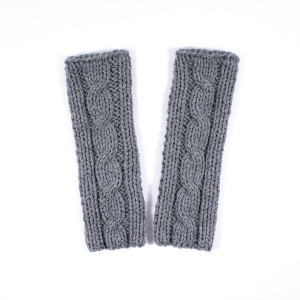 Mitenki z warkoczem rękawiczki bez palców na drutach robione w kolorze szarym