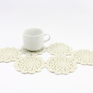 Podkładki pod kubki na stól szydełkowe ecru