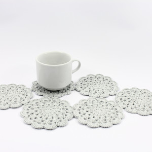 Podkładki pod kubki na stól szydełkowe jasnoszare