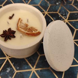 duża świeca sojowa z naturalnymi olejkami z pomarańczy i goździków Zima