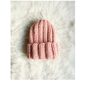 Czapka pudrowy róż handmade