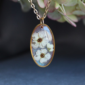 Złota zawieszka złoty wisiorek naszyjnik żywica z żywicy kwiaty z kwiatami jajowata retro naturalna delikatna dziewczęca kobieca