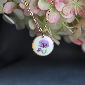 Złota zawieszka złoty wisiorek kwiat naszyjnik żywica z żywicy suszone kwiaty z kwiatami naturalne żywe kwiaty żywica epoksydowa medalion fioletowy