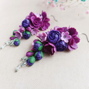 Kolczyki z fioletowymi kwiatami