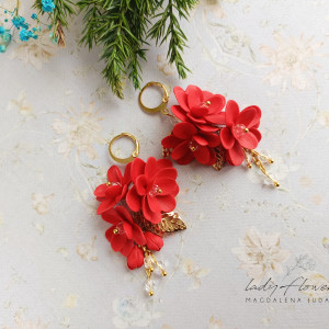 Kolczyki z czerwonymi kwiatami