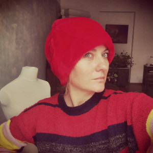 Futrzana czerwona  sztuczne futro czapka