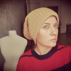 Futrzana bezowa oversize  uniwersalna smerfetka