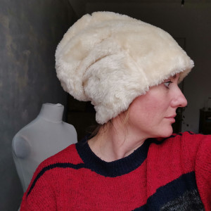 Futrzana ecru  sztuczne futro czapka